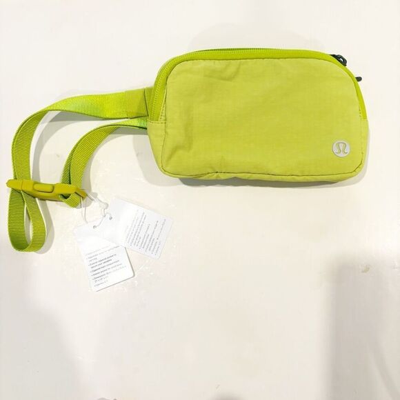 NWT Lululemon Everywhere Belt Bag Neon Green - Picture 6 of 8